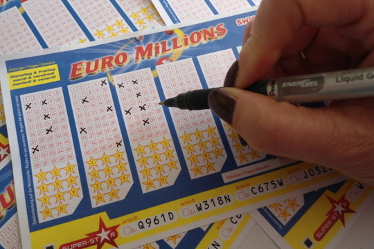 Aukso puodą laimėjęs kiemsargis „pamiršo“ darbą