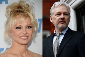 J. Assange'o sveikata susirūpinusi P. Anderson perdavė jam maisto