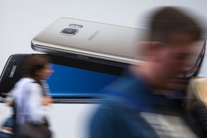 „Samsung“ košmaras tęsiasi: kyla grėsmė ateities flagmanams