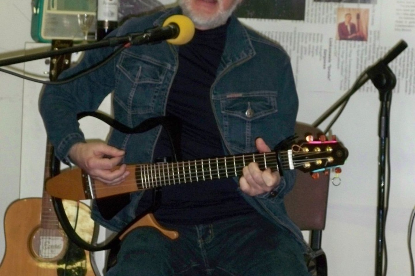 V.Juronis vadovavo muzikinei grupei ir pats grojo gitara.<br>V.Ščiavinsko nuotr.