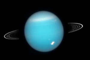 Prie Urano slepiasi du neatrasti tamsieji mėnuliai