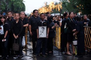 Dėl gedulo Tailande – juodų drabužių stygius