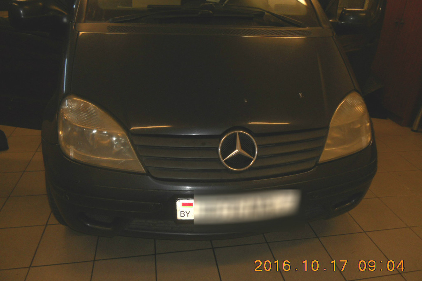 Į dugne ir slenksčiuose išpjautas ertmes sutalpinta daugiau kaip 2300 pakelių „Queen“ ir „Minsk“ cigarečių.