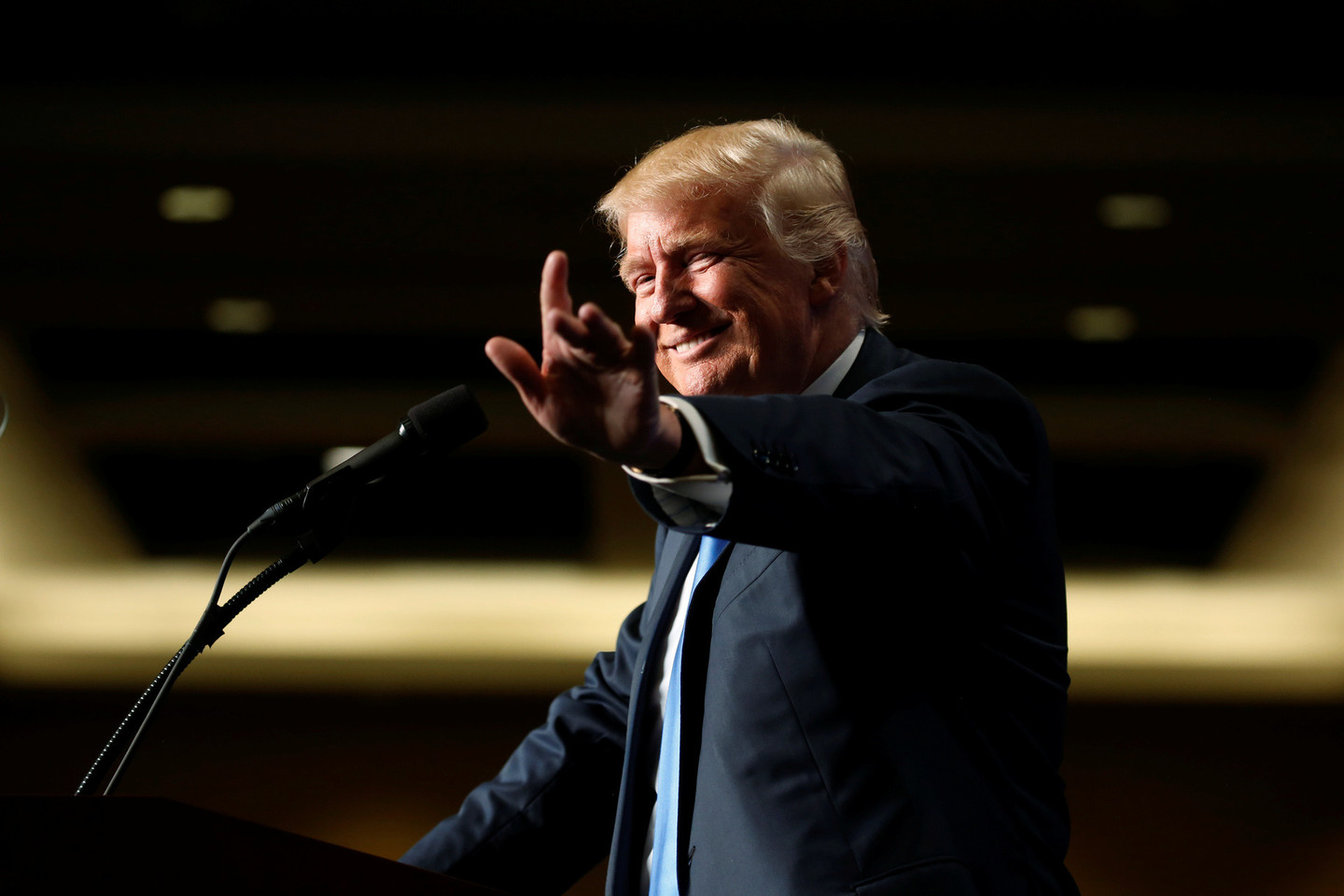Prezidento Obamos nebestebina respublikono Trumpo meilikavimas Putinui.
