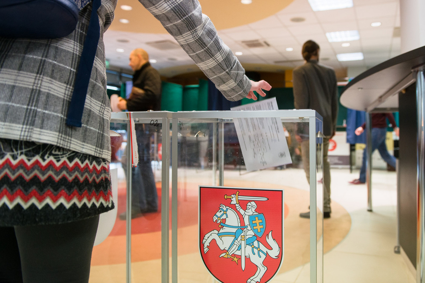 Prasidėjo antrojo rinkimų turo išankstinis balsavimas.
