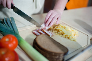 Nenugriūkit nuo kėdės: štai kas nutiks, jei kasdien valgysite lašinius