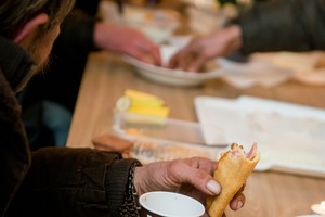 Labdaros valgykla sukėlė benamiui įtarimą: „Mes – ne žmonės?“