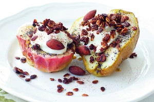 Su medumi kepti obuoliai atstoja skaniausią desertą