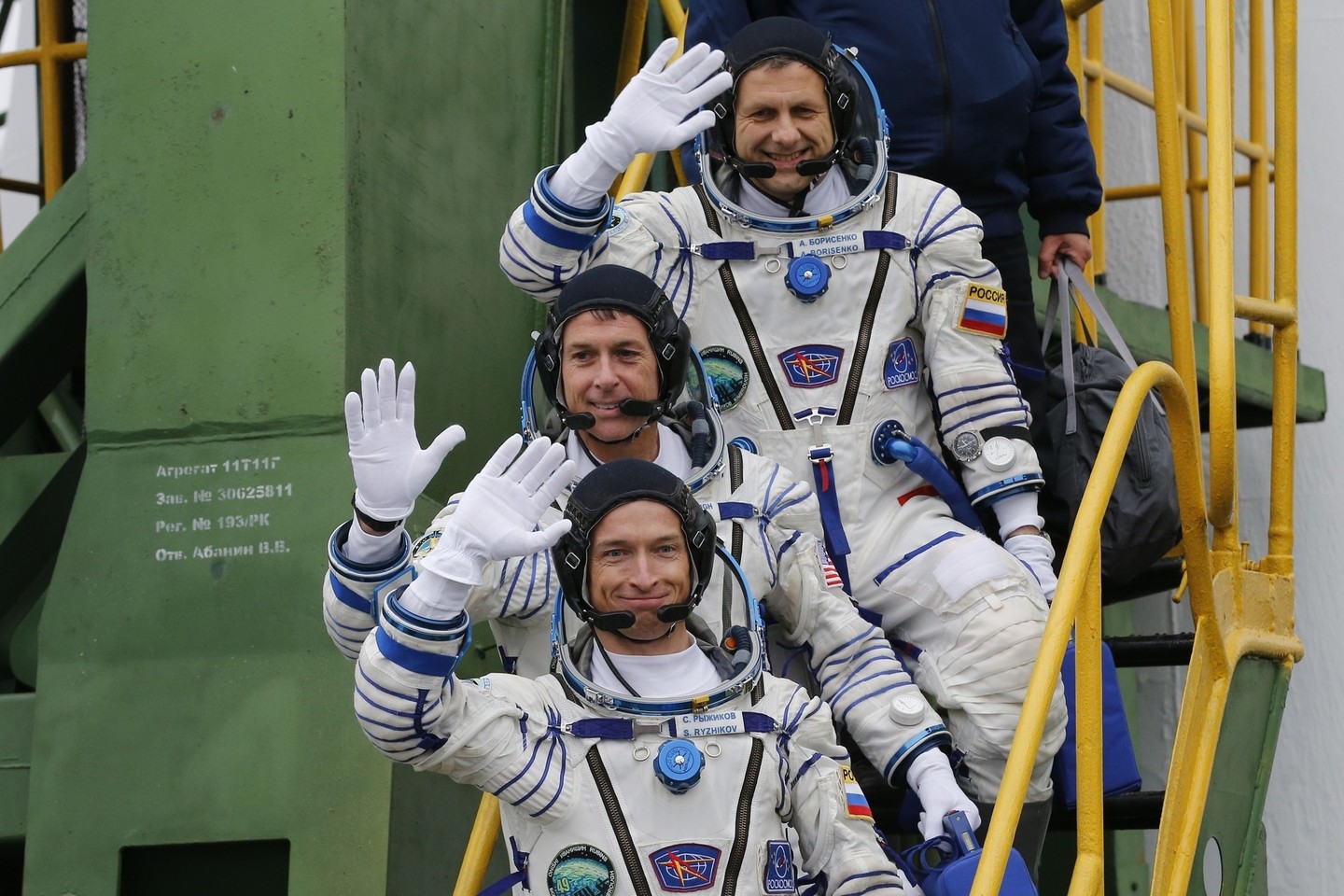 Rusijos kosmonautai S.Ryžikovas (apačioje) ir A.Borisenka (viršuje) bei amerikietis astronautas S.Kimbrough pasiekė TKS.