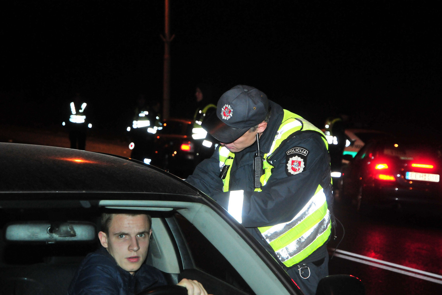 „Lexus“ vairuotojas vis tvirtino, kad vairuotojo pažymėjimą kažkur paliko.<br>A.Vaitkevičiaus nuotr.