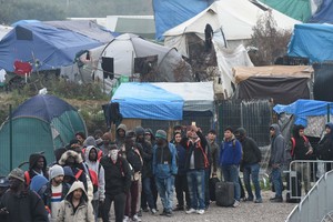 Prasidėjo „Džiunglių“ stovyklos gyventojų iškeldinimo operacija