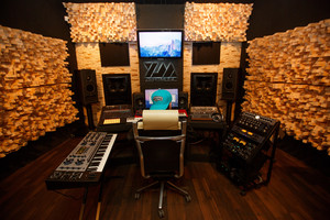 Išgirskite: pažintis feisbuke merginai lėmė žinomų prodiuserių dėmesį