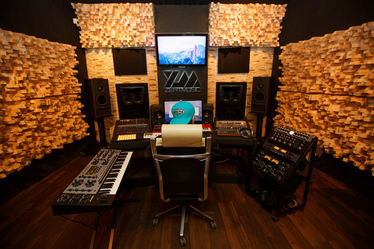 Išgirskite: pažintis feisbuke merginai lėmė žinomų prodiuserių dėmesį