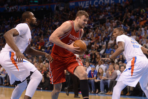 Prieš pat NBA sezono startą – aiški „Rockets“ trenerio užuomina D. Motiejūnui