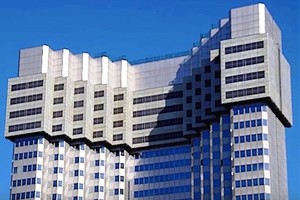 Neįtikėtina, kaip Japonijoje griaunami dangoraižiai – jokių sprogimų, jokių dulkių