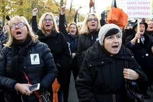 Lenkijos moterys vėl sukilo prieš valdžią