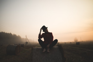 Išgirskite: „Golden Parazyth“ pristatė kūrinį, tinkamą darganotam orui