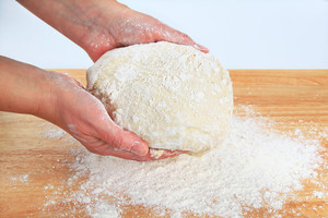 Picos tešla su medumi – ideali: 5 minutės, ir galėsite kepti