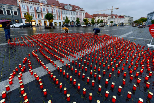 Žvakės donorams Rotušės aikštėje Vilniuje.<br>V.Ščiavinsko nuotr.