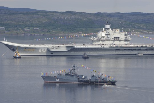 Ispanija įsiutino Vakarus dėl Rusijos lėktuvnešio