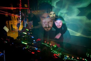 Pamatykite: dueto „Black Water“ naktinis koncertas – muziejuje