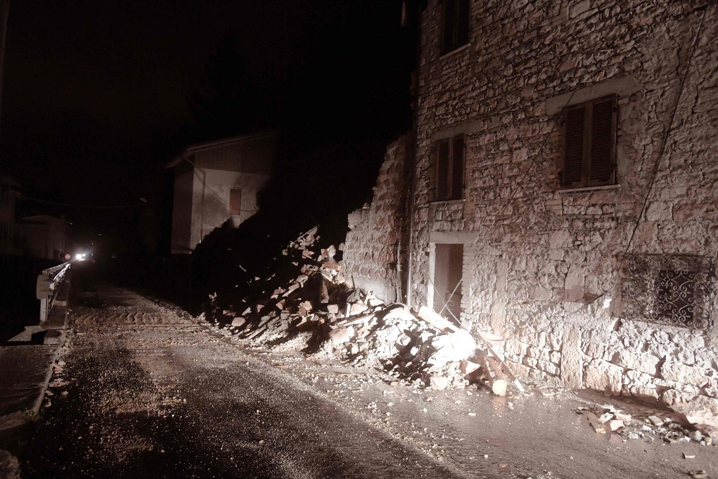 Italiją supurtė du žemės drebėjimai, smūgiai buvo jaučiami ir Romoje