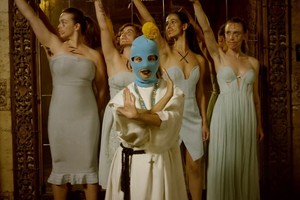 Skandalistės „Pussy Riot“ sukūrė klipą apie vaginą ir pasišaipė iš D.Trumpo