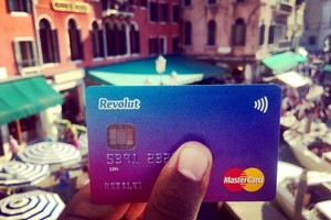 Mokėjimo kortelės, kurios kasa duobę bankams. Kaskart – vis gilesnę