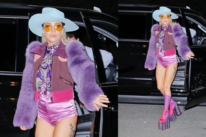 Spalvų bomba: Lady Gagos ekscentriškas įvaizdis vertė išsižioti