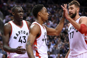 Solidžiai kovojęs J. Valančiūnas neišgelbėjo „Raptors“ kovoje su NBA čempione