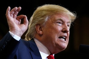 Kas yra paralipsis ir kodėl jį naudoja D.Trumpas?