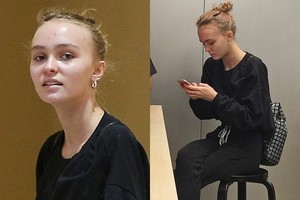 Išvyskite: pavojingai liekna Lilly Rose-Depp viešumoje pasirodė be makiažo