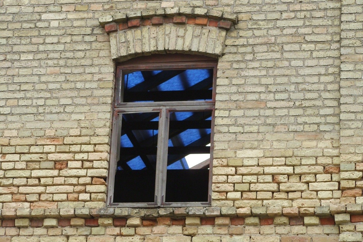 Alytaus sinagogos stogas – skylėtas.<br>KPD Alytaus skyriaus nuotr.