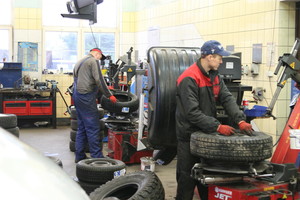 Lietuviai į Lenkiją vis dažniau suka ir pigesnių padangų