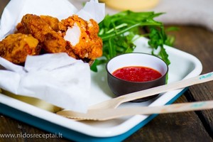 Kefyre marinuoti vištienos kepsneliai: po traškia plutele – sultinga mėsa