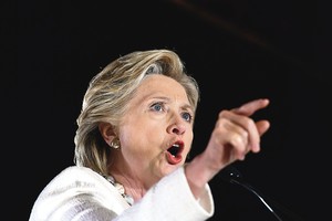 Senos H. Clinton šmėklos maišo rinkimų kortas