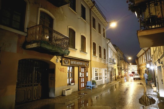 Prisipirko Senamiestyje butų – užsimojo išguiti senbuvę kavinę