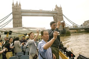 Kelionių išalkę kinai per Europą lekia šuoliais