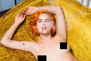 Bruce'o Williso duktė ir vėl tampo tėvui nervus: „Krūtų dengti nereikia“