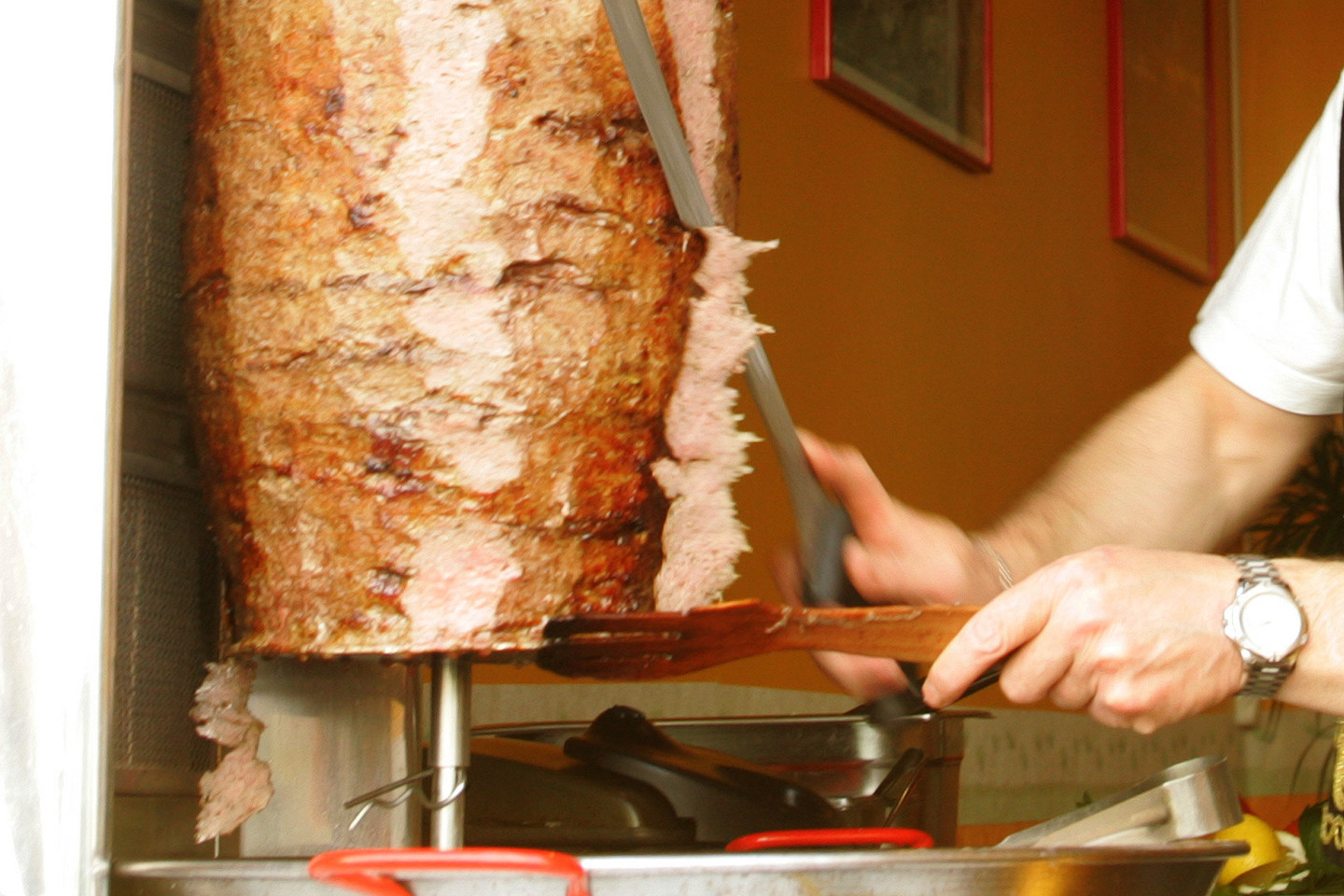 Apie 140 kebabinių Dubajuje, kurios neatitiko naujų higienos reikalavimų, buvo uždarytos.