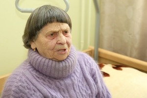 Globos namuose gyvenanti įtari senolė šokdina visus aplink