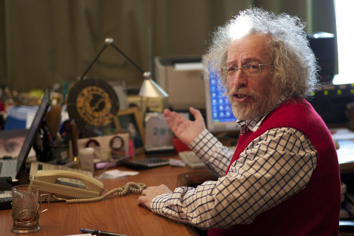 „Mano kolegos šiuose kanaluose visiškai palaiko D.Trumpą ir rodo vien tik blogas H.Clinton puses“, – teigė liberalios radijo stoties „Echo Moskvy“ redaktorius Aleksejus Venediktovas.<br>AP nuotr.