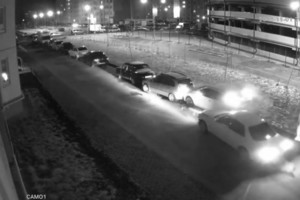 Kameros užfiksavo, kaip išgėręs rusas apdaužė net 14 automobilių