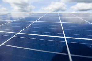 „Porsche“ centrui Vilniuje elektrą tieks saulės elementai