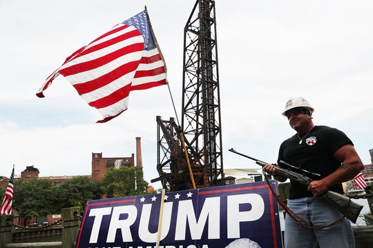 D. Trumpo šalininkai ruošiasi gąsdinti atvykstančius balsuoti