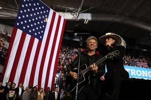 H.Clinton į pagalbą atėjo žvaigždės ir prezidentai