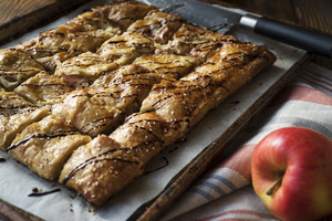 Dangiškai kvepiantys kepiniai su obuoliais: trys receptai