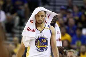 Istorinė NBA naktis Oklande: Stephenas Curry pasiekė tritaškių rekordą