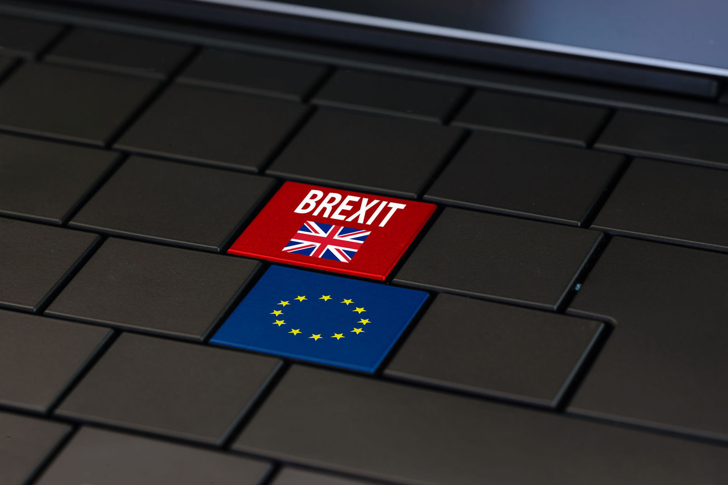 Europos Sąjunga (ES) dėl numatomo „Brexit“ poveikio beveik perpus sumažino savo 2017 m. Britanijos ekonomikos prognozes.
