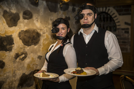 Vakarienė tamsoje: smalsu, nejauku, bet norisi pakartoti